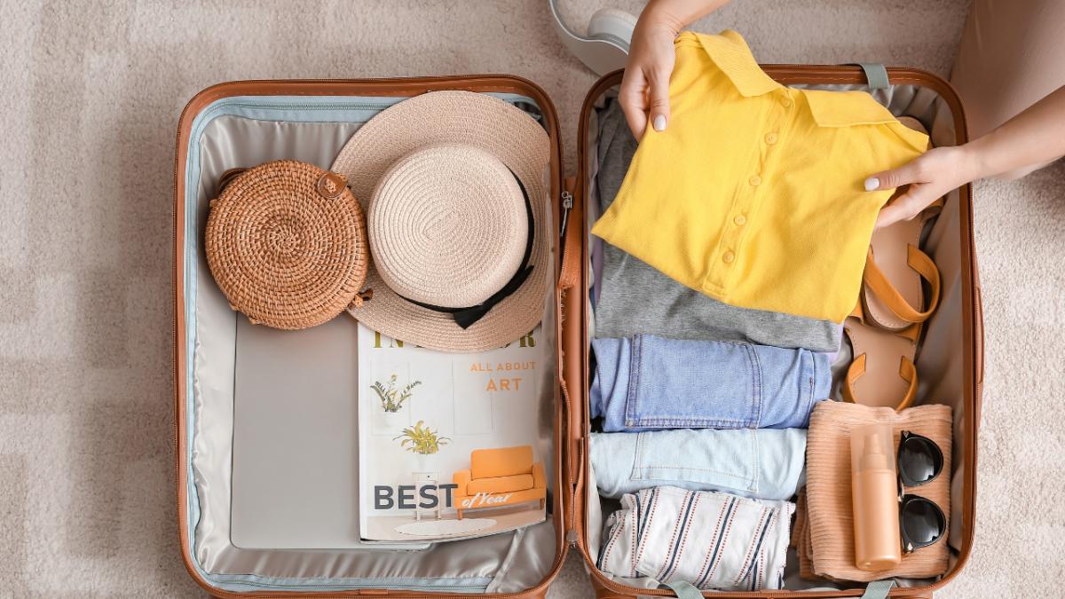 Ce cumperi degeaba înainte de vacanță: Obiecte inutile, bani aruncați pe geam