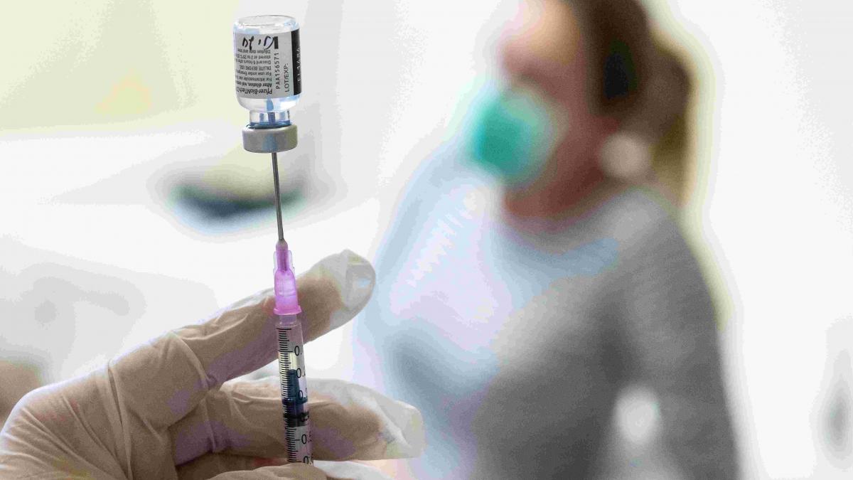 Polonia se apără de Pfizer, România a ignorat și viciile de procedură din contract