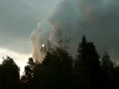 O furtună produsă în Canada a produs nori în formă de...om - video