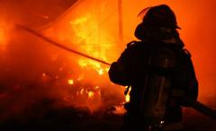 Incendiu într-un bloc din Câmpulung; locatarii au fost evacuaţi