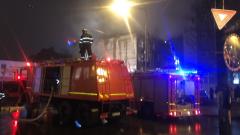 Incendiu puternic în București. 11 autospeciale de stingere intervin la un imobil cu trei etaje