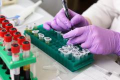 Ministerul Sănătăţii: 136 de cazuri de infectare cu SARS-CoV-2 noua variantă UK