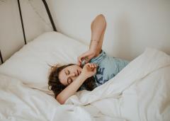 Studiu: Somnul insuficient poate afecta mersul şi echilibrul