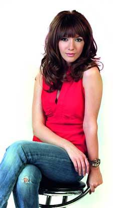 Adela 20 de ani si 3 ACASA