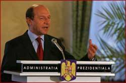 Basescu isi face campanie din biroul de la Cotroceni