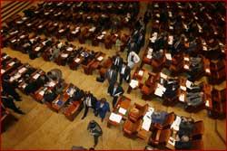 Traian Băsescu, la mana aleşilor - Parlamentul decide in caz de absenteism