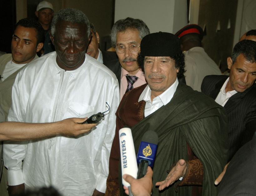 Doar zvonuri - Gaddafi e sănătos tun