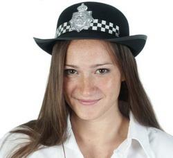 Fobie vestimentara  -  Un judecator britanic face alergie la vederea politistilor