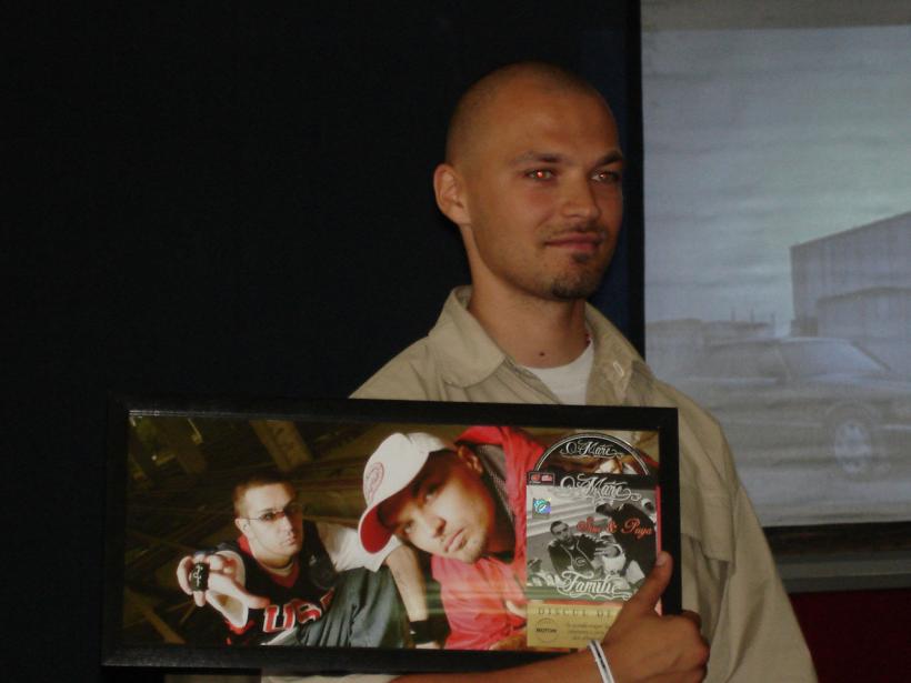 La Jilava - Sişu şi Puya au primit "Discul de Aur"