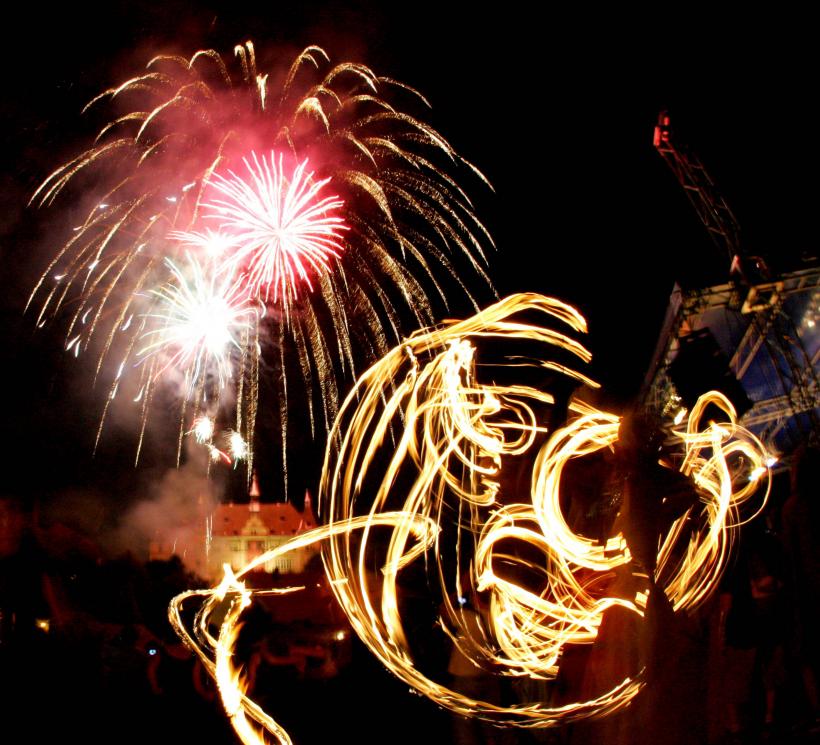 UN FESTIVAL ADOLESCENT LA VĂRSTA PRIMEI IUBIRI 18361337