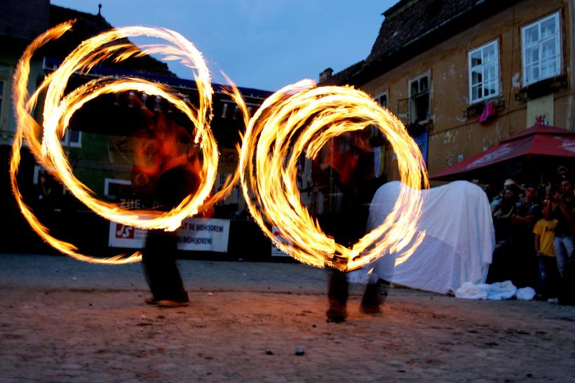 UN FESTIVAL ADOLESCENT LA VĂRSTA PRIMEI IUBIRI 18361355