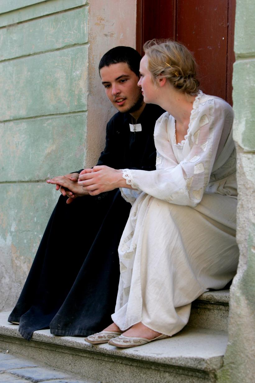 UN FESTIVAL ADOLESCENT LA VĂRSTA PRIMEI IUBIRI 18361373