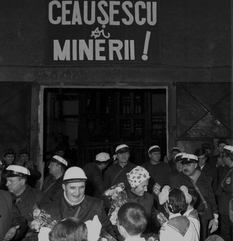 Ceauşescu şi minerii  -  "in lumina" Securităţii  