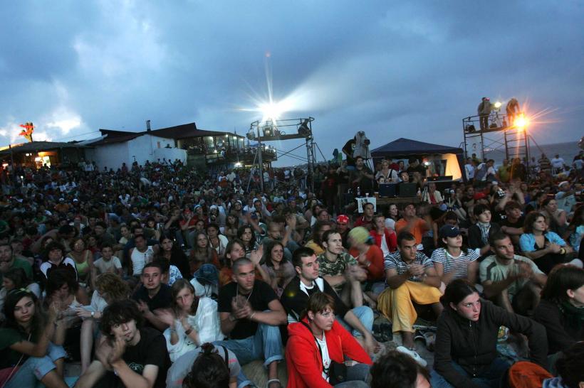 CADETII ŞI VETERANII AU ASEDIAT VAMA 18361682