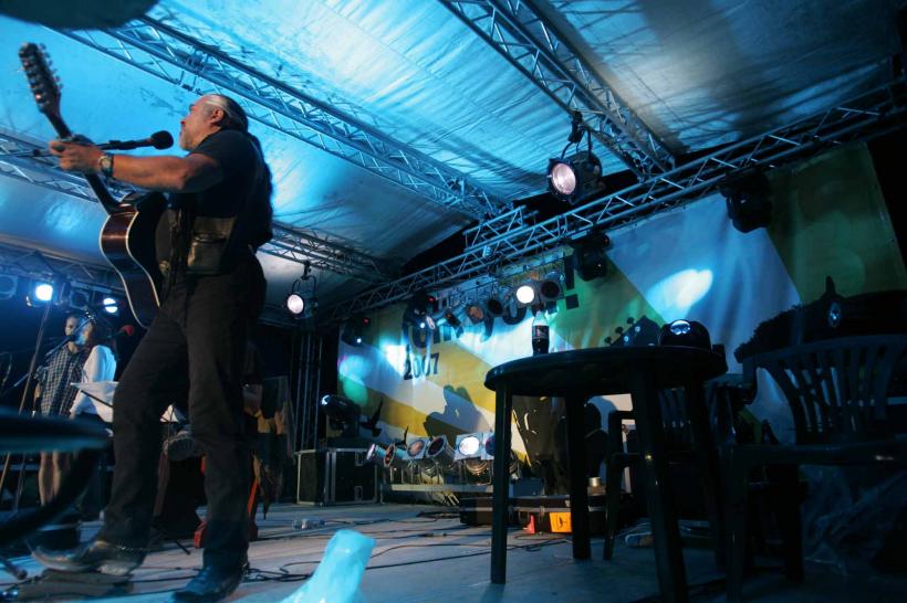 CADETII ŞI VETERANII AU ASEDIAT VAMA 18361695