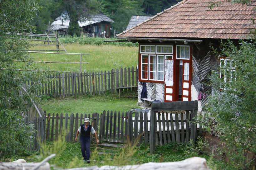 BĂŢEŞUL, LA RĂSCRUCE DE DRUMURI 18361756