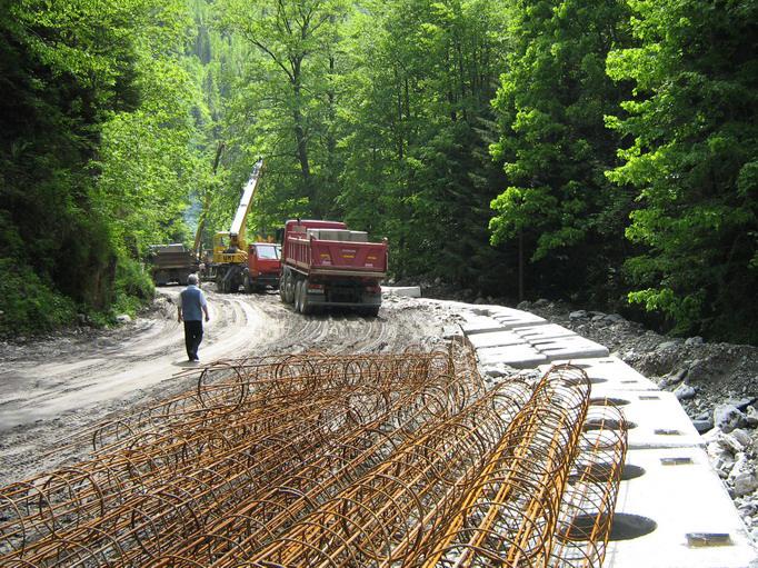 DN66A străbate Parcul Naţional Retezat