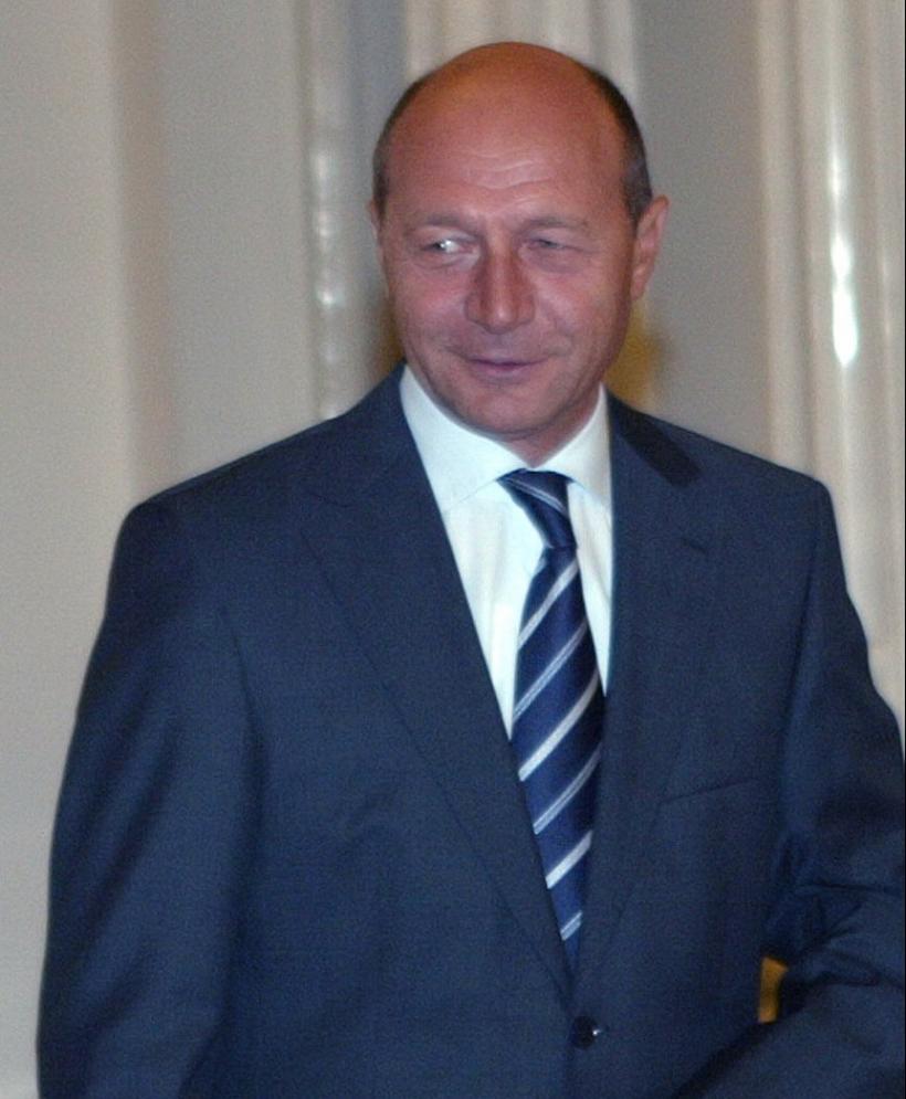 Operaţia suferită de Traian Băsescu s-a incheiat cu succes