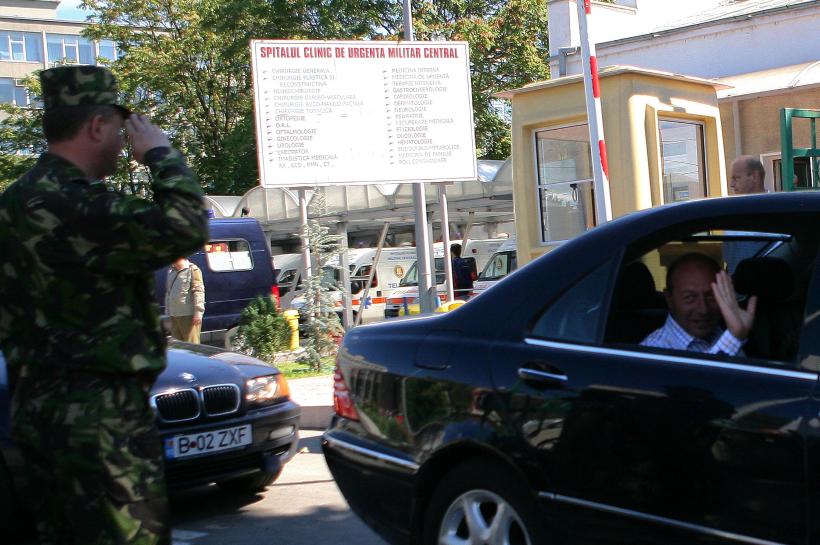 Traian Băsescu a părăsit spitalul