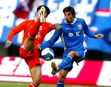 "Blaturi" pe stil chinezesc  -  Fotbalist rapit si torturat
