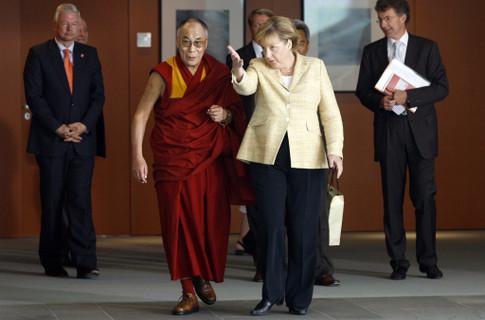 Dalai Lama bagă răca intre chinezi şi germani