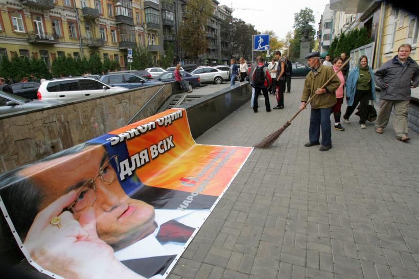 Scrutin - Şantaj electoral la Kiev