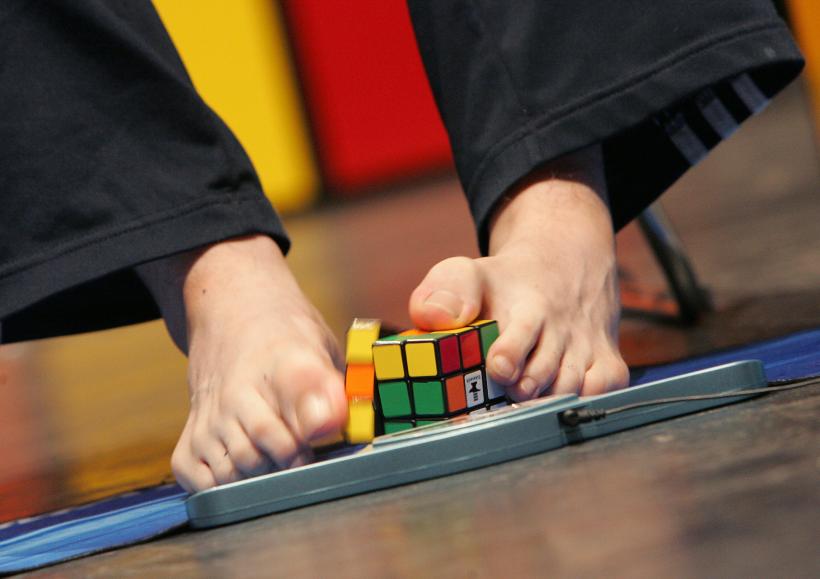 Rubik cu picioarele