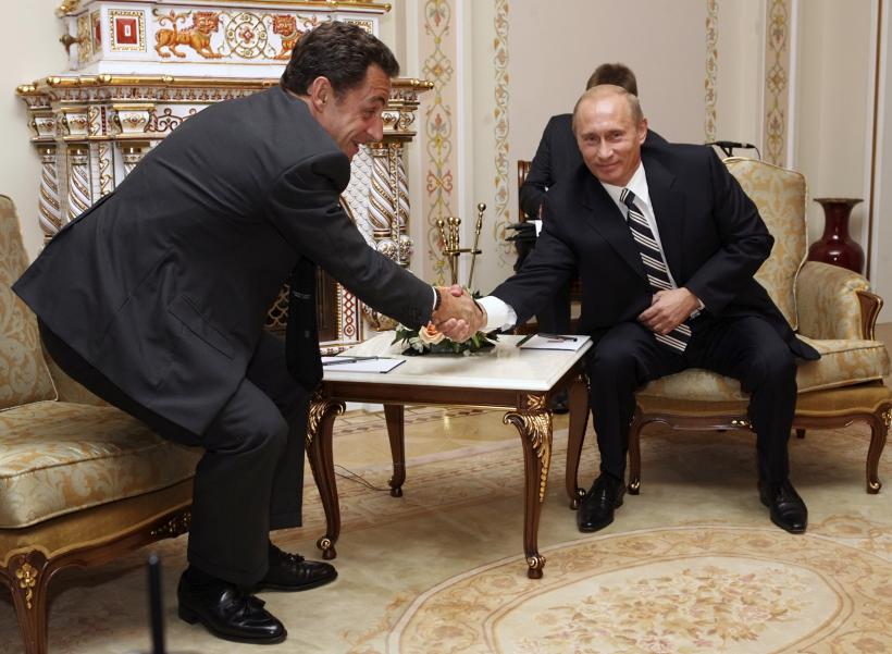 Diplomaţie /  Sarkozy şi Putin la cina cea de taină