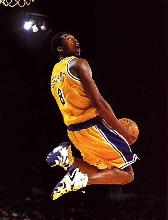 NBA / Kobe Bryant scos la mezat