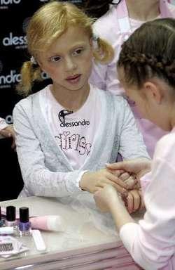 Fiica lui Boris Becker munceşte de la şapte ani

 
