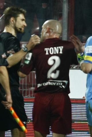  

Tony, tricolor la Campionatul European de fotbal?
