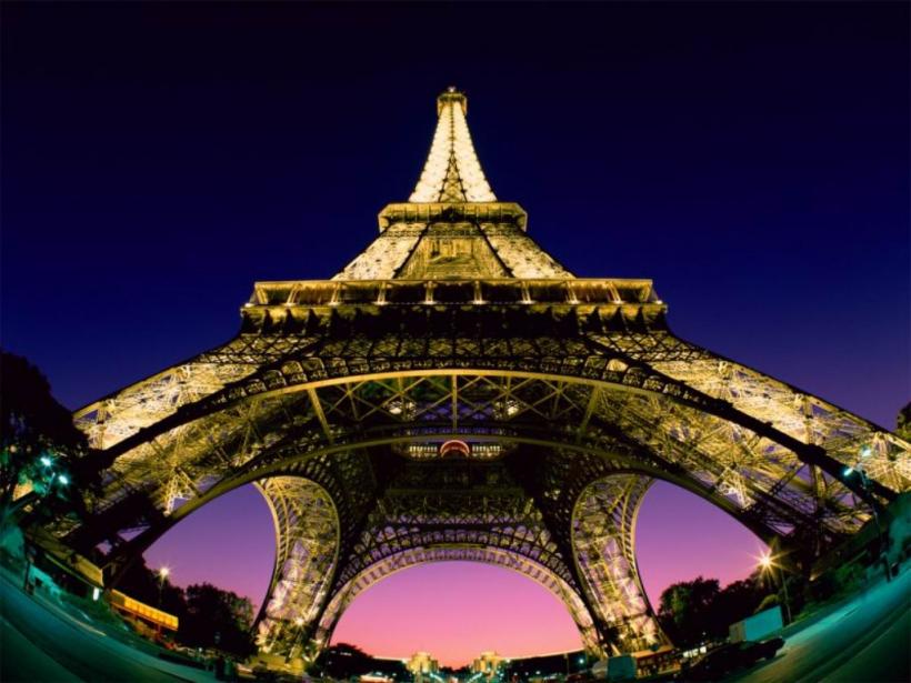 Beloruşii işi construiesc propriul turn Eiffel