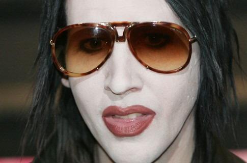 Marilyn Manson a rămas fără căciulă la Moscova