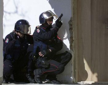 Poliţiştii romăni pun de zor cătuşe in Italia

 
