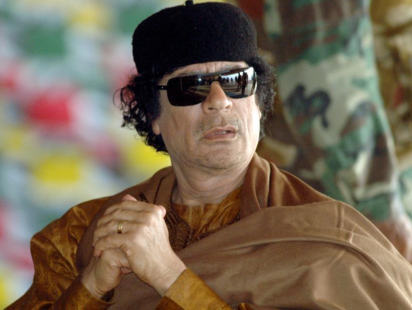 Gaddafi, in vizită la Sarkozy cu cortul