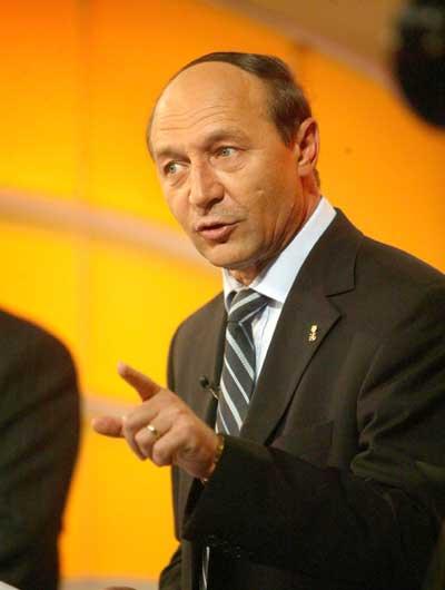 Traian Băsescu: Moldova? O mare de cetăţeni romăni!