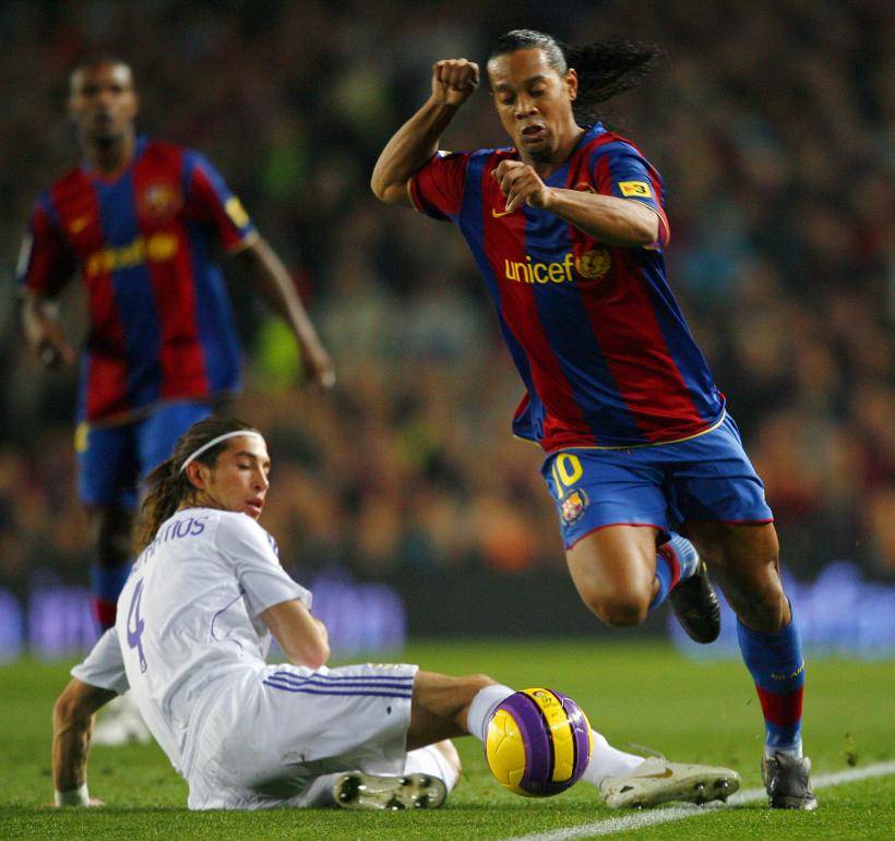 Ronaldinho injurat de suporterii lui FC Barcelona