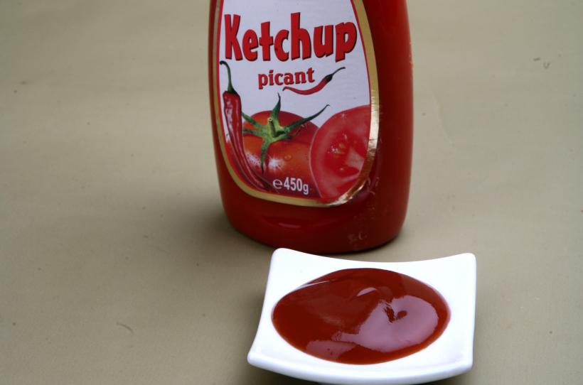 Ketchup din tomate şi amidon