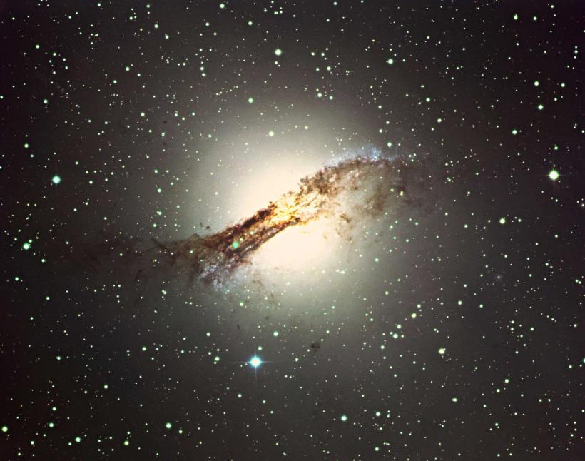 Sursă misterioasă de raze X descoperită într-o galaxia Centaurus A