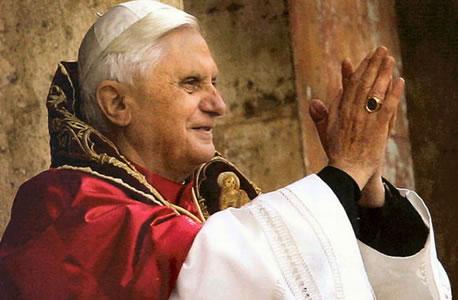 Papa Benedict al XVI-lea sare în ajutorul imigranţilor
