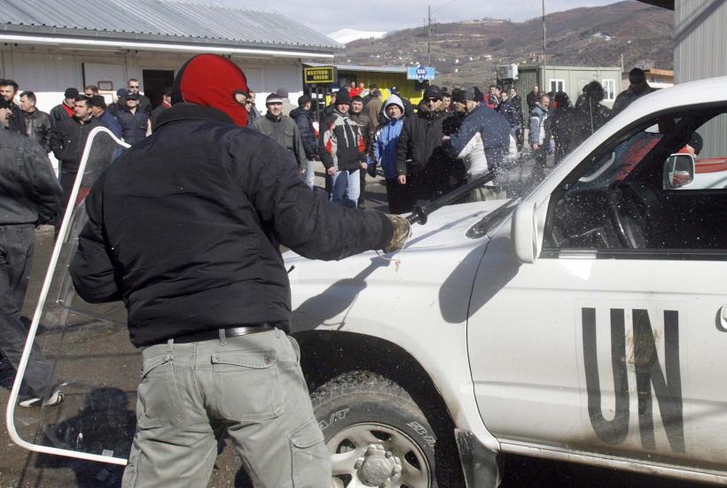 Jandarmii români au intervenit în Kosovo