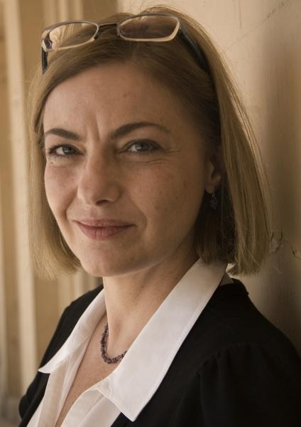 Să ne cunoaştem scriitorii - Denisa Comănescu