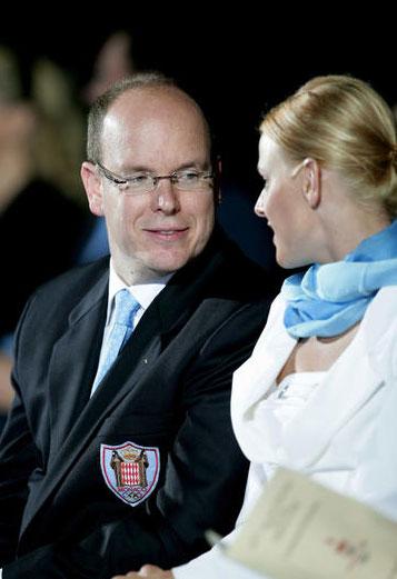 Charlene Wittstock a pus mâna pe prinţul Albert de Monaco