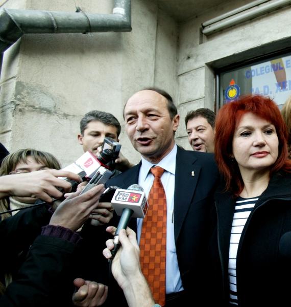 Băsescu şi-a şters datoriile la bănci