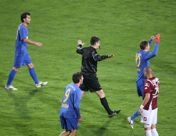 Rapid - Steaua: Meciul s-a intrerupt! Urmeaza campionatul?