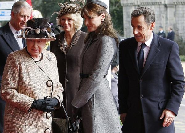 Sarkozy, la regină