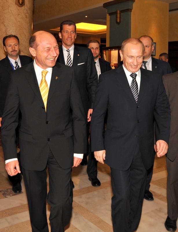 Băsescu invitat de Putin la Moscova