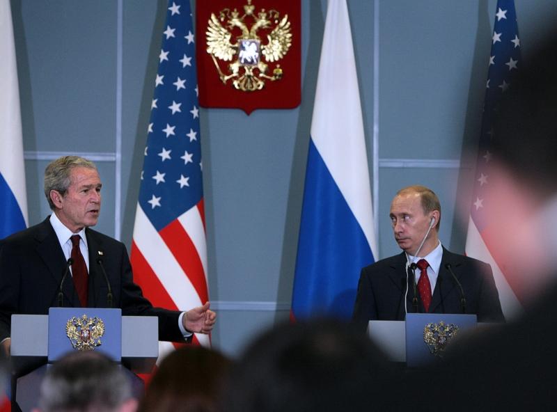 RUSIA/ &Icirc;ntâlnirea Putin – Bush, urmată de o explozie