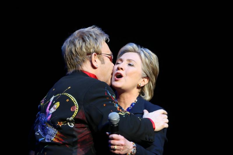 SUA / Hillary Clinton şi banii lui Elton John