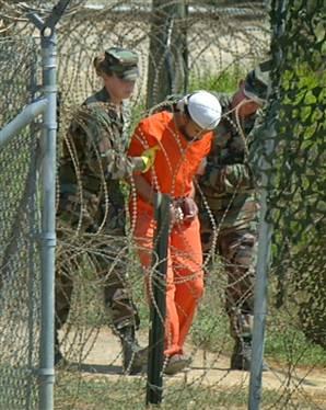Fosti deţinuţi la Guantanamo, dau serviciile britanice de informaţii în judecată
